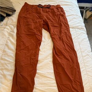 Cotopaxi Men's Burnt Orange Joggers veza
